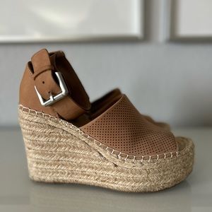 Like NEW Marc Fisher sandals 6